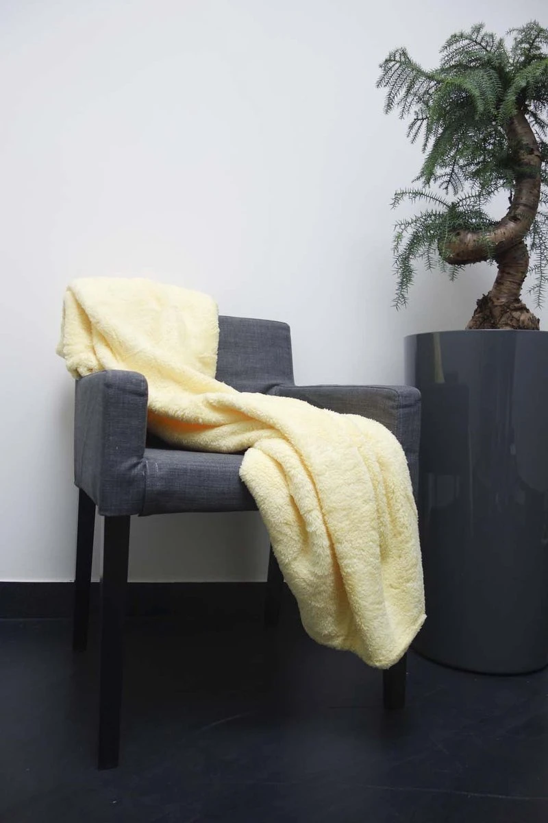Dutch Decor - FLEECE - Plaid Geel 130x180 Cm - Deken 3 Dutch Decor - FLEECE - Plaid Geel 130x180 Cm - Deken - Afbeelding 3