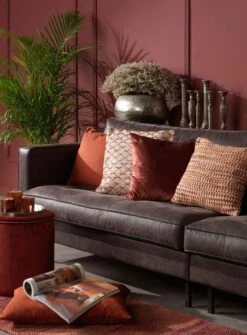 CIDO - Sierkussen Velvet Bordeaux 45x45 Cm - Rood - Inclusief Binnenvulling -Dutch Decor 884x1200 5