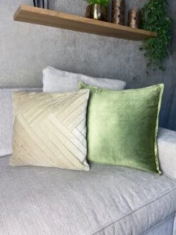 GIDI - Sierkussen Velvet 45x45 Cm - Pumice Stone - Beige - Inclusief Binnenvulling -Dutch Decor 899x1200 8