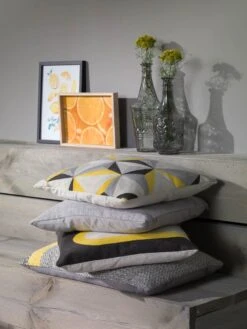 FRANCIS - Kussenhoes 40x60 Cm - Grijs - Geel - Streep - Exclusief Binnenkussen -Dutch Decor 900x1200 4