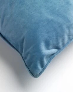 FINN - Sierkussen Velvet Provincial Blue 40x60 Cm - Blauw - Inclusief Binnenvulling 9 FINN - Sierkussen Velvet Provincial Blue 40x60 Cm - Blauw - Inclusief Binnenvulling -Dutch Decor 960x1200 20